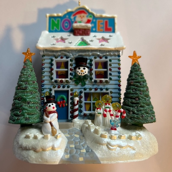 Hallmark Keepsake Ornament from 2004. Electrical Spectacle! - Picture 4 of 16